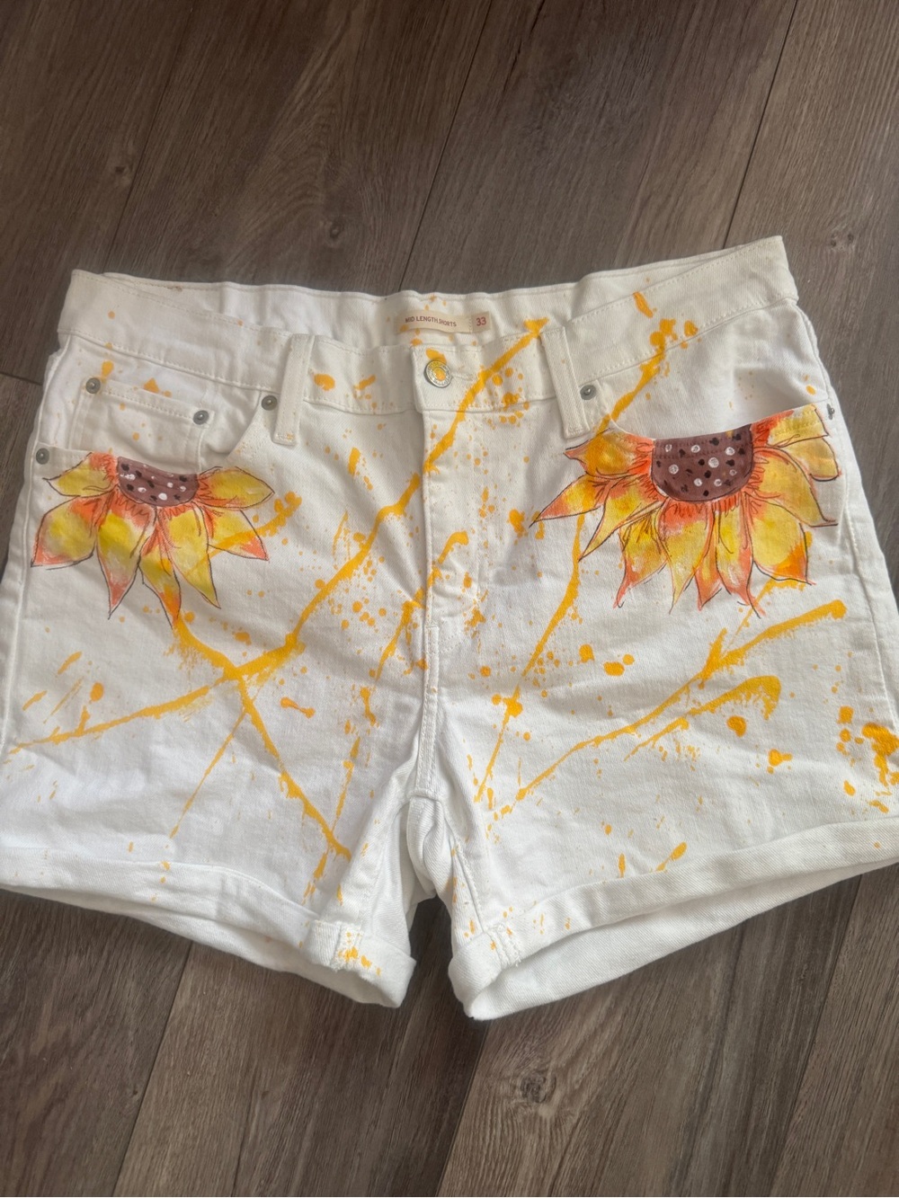 Custom Hand-Painted Levi's Shorts Sunflower Wearable Art Streetwear Size 12 - 33 - Picture 3 of 10